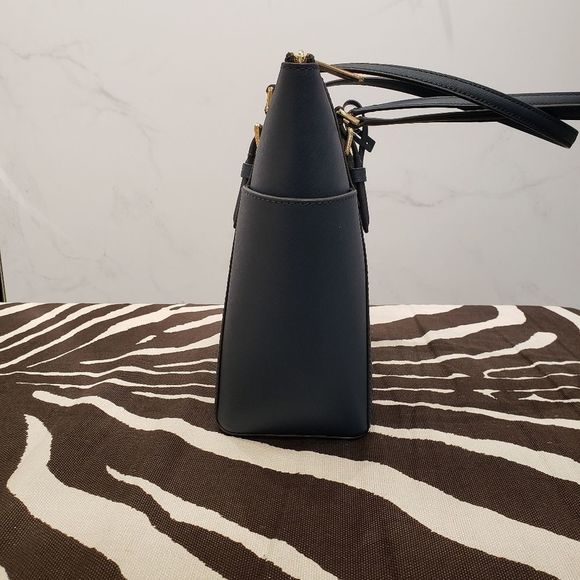 Michael Kors Charlotte Large Tote - Picture 4 of 8